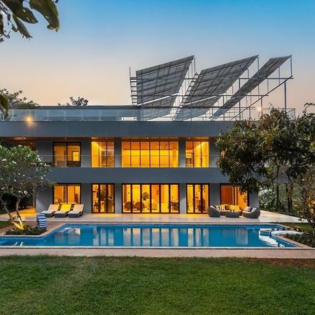 Reflection House By Stayvista With Pool, Terrace Bar, Indoor Games & Exquisite Interiors In A Nutshell 阿里巴格 外观 照片